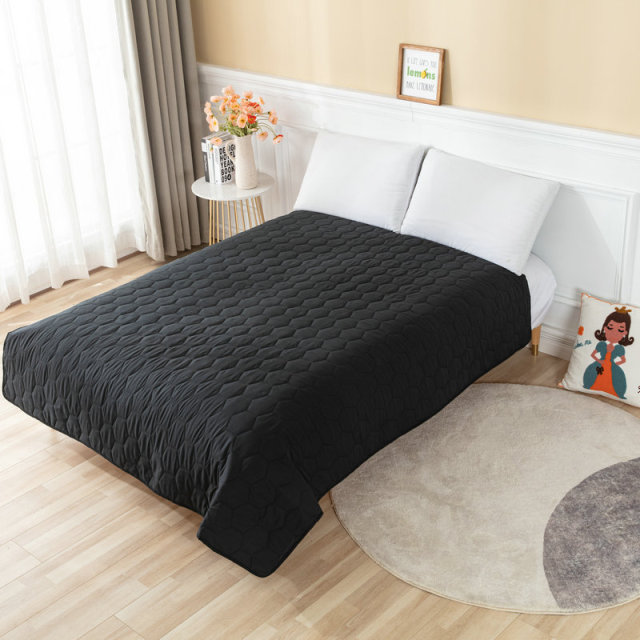 Brushed Microfiber Quilted Bedspread Lightweight Water and Stain Resistant