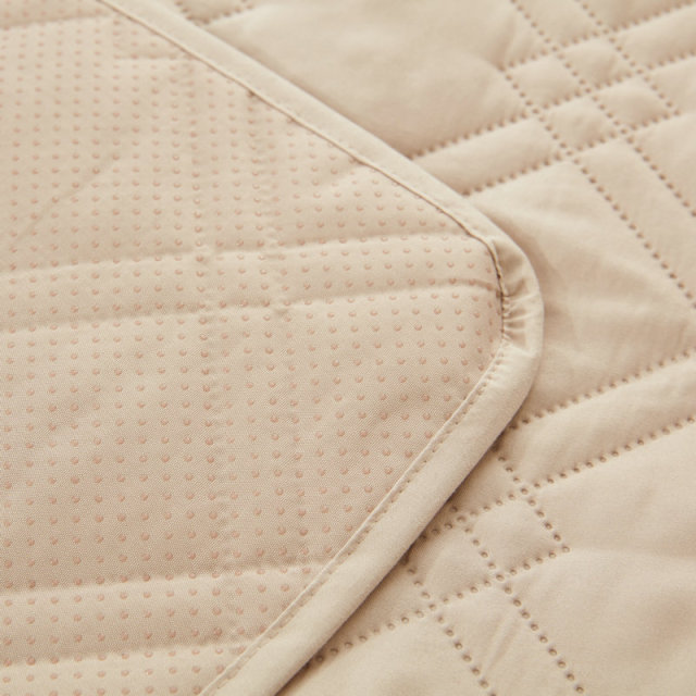 Brushed Microfiber Quilted Bedspread Lightweight Water and Stain Resistant