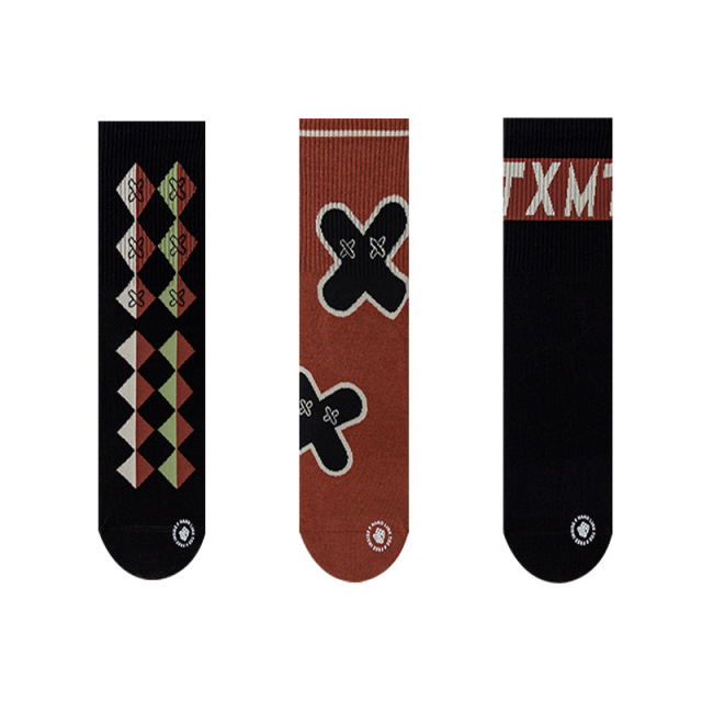 Women's Black Pink Simple Versatile Plaid Sports Socks