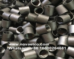 Mehrere Größen von Rohrschellen und Fittings mit doppeltem Gewinde