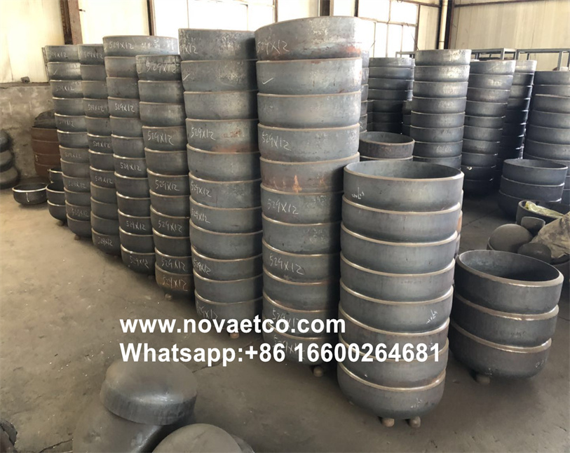 Carbon steel head for pressure vessels