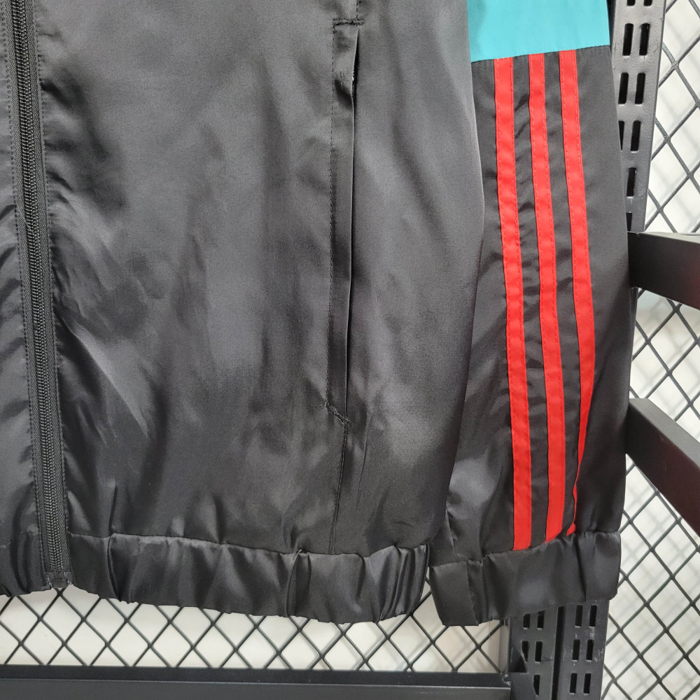 23/24 Windbreaker Manchester United Size S-XXL