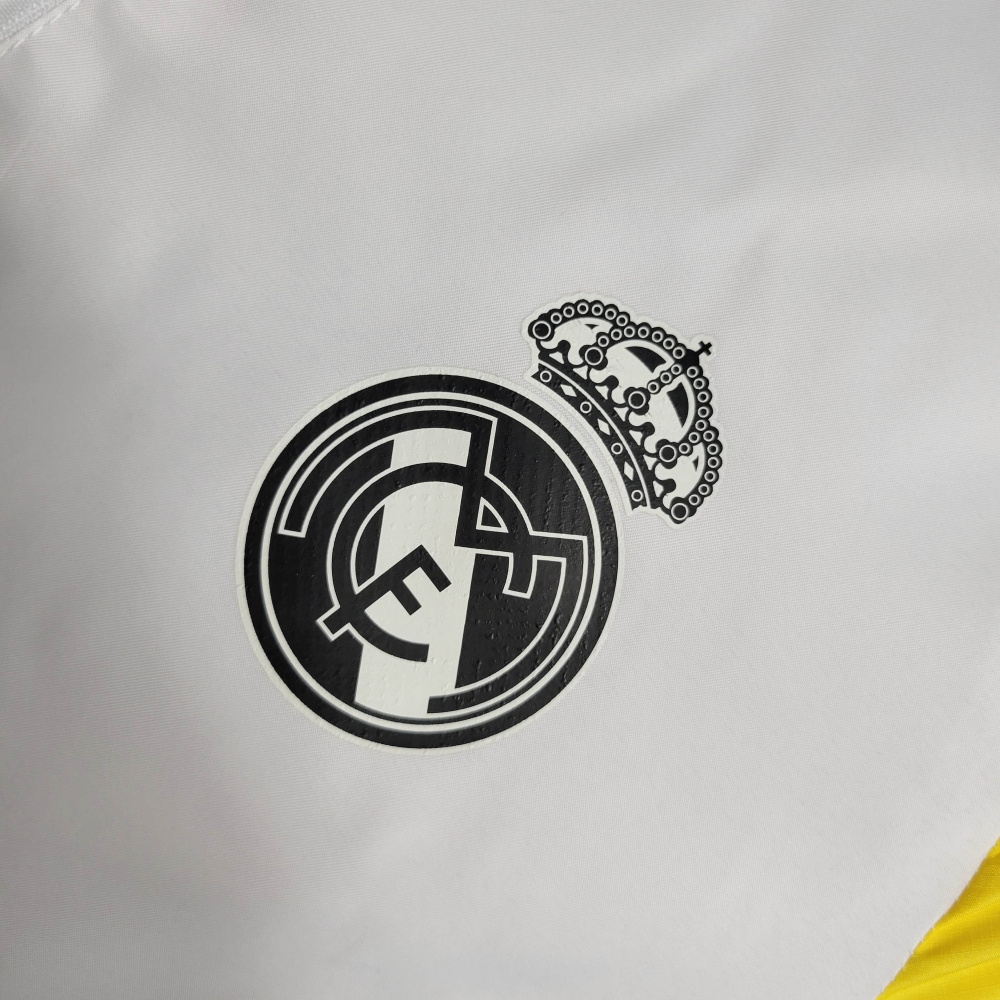 23/24 Windbreaker Real Madrid Size S-XXL