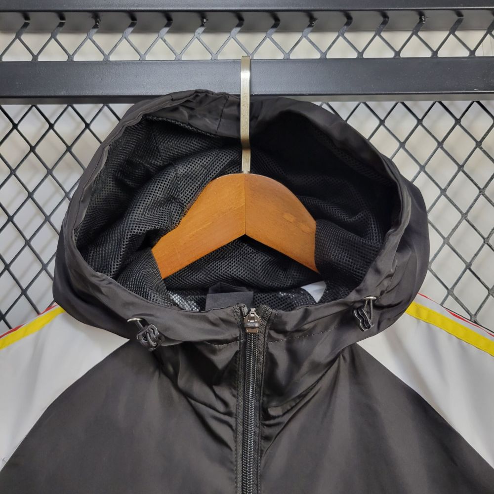 24/25 Windbreaker Germany
