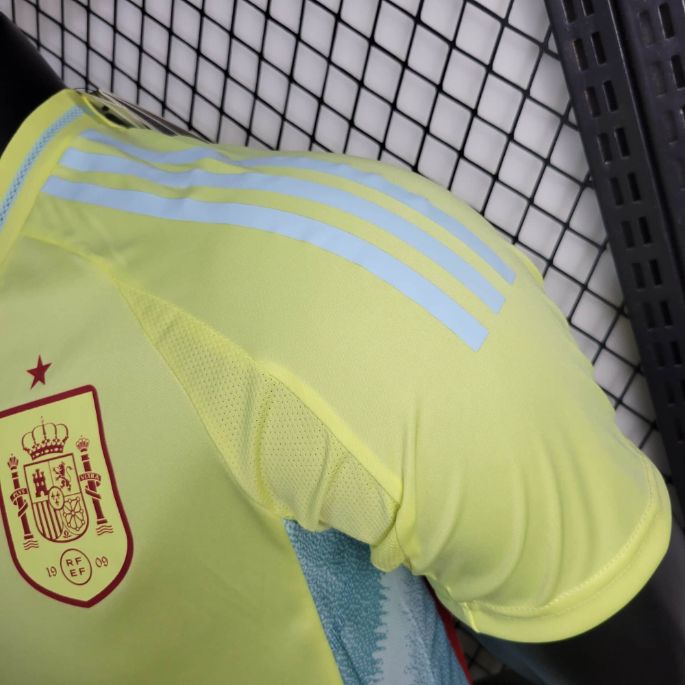 24/25 player Spain away
