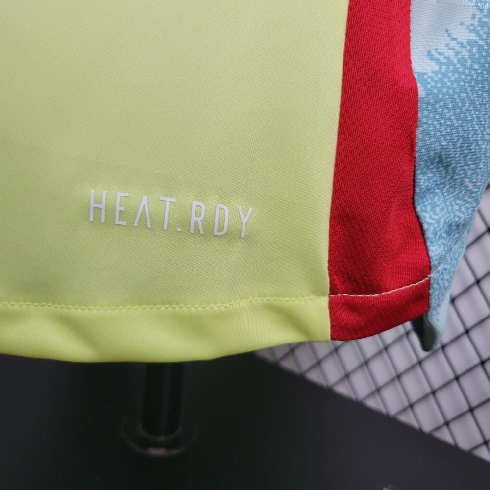 24/25 player Spain away