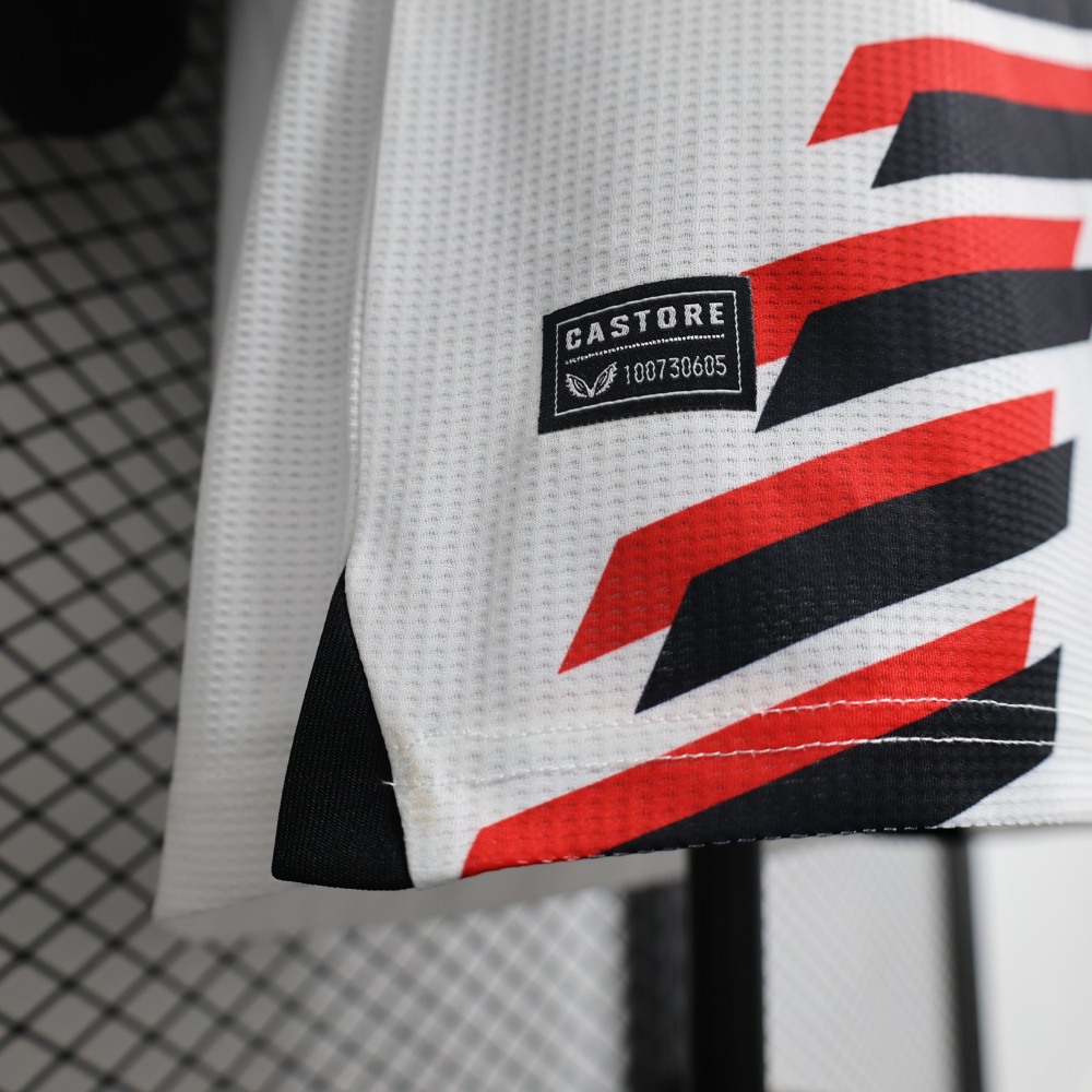 24/25 player Leverkusen away
