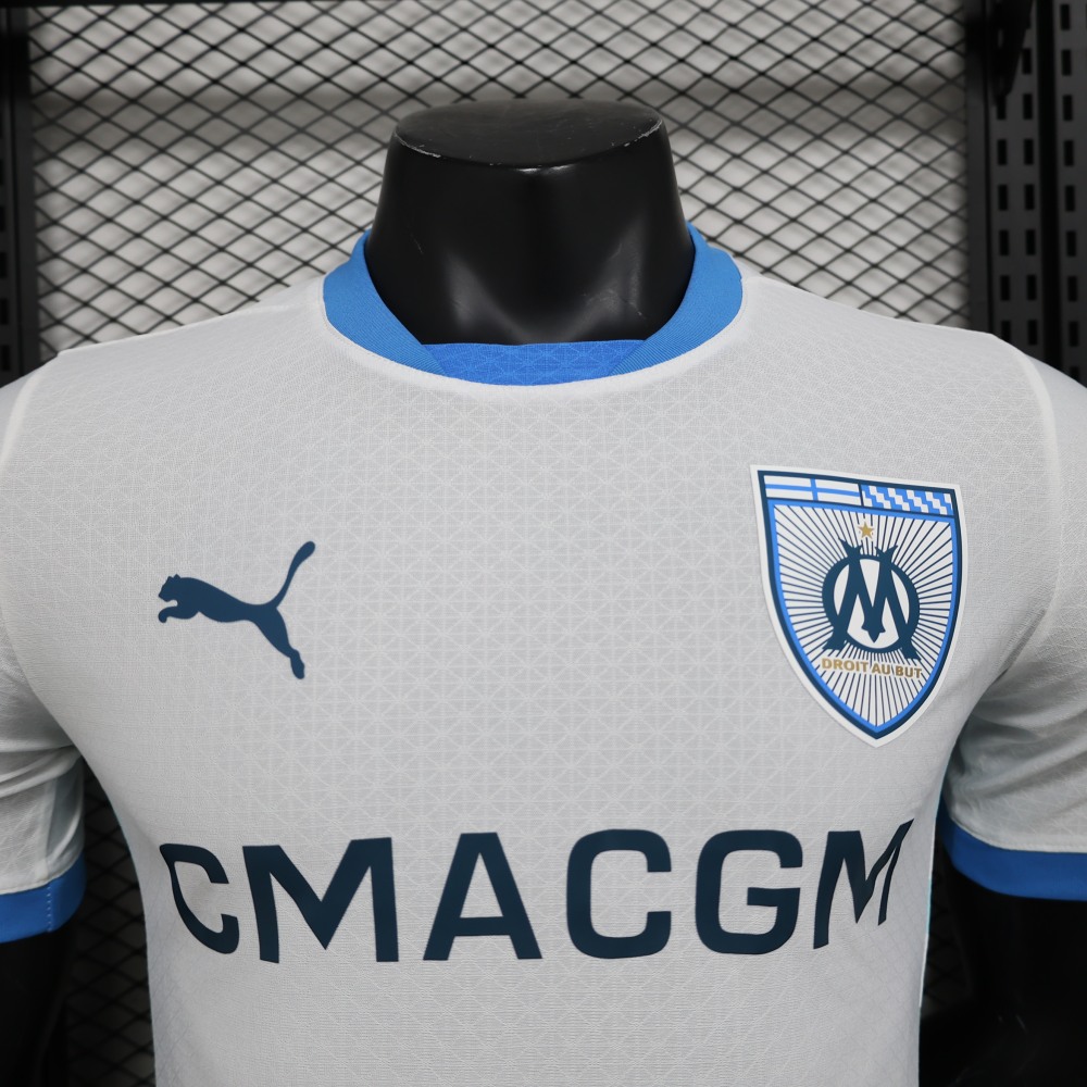 24/25 players at Marseille home