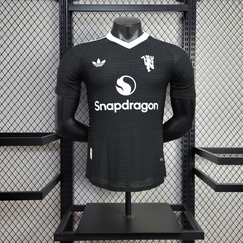 Manchester United black goalkeeper Player 24/25 Football team shirt jersey