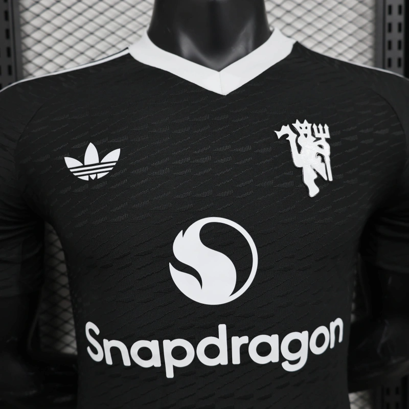 Manchester United black goalkeeper Player 24/25 Football team shirt jersey