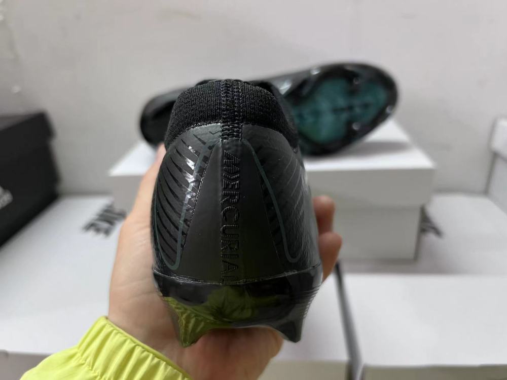 Assassin 16 Built-in Full Air Cushion Waterproof Knitted FG Football Shoes