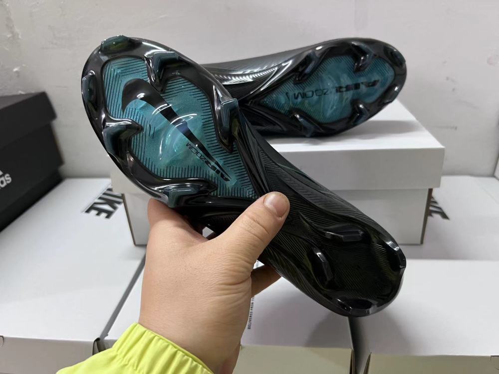 Assassin 16 Built-in Full Air Cushion Waterproof Knitted FG Football Shoes