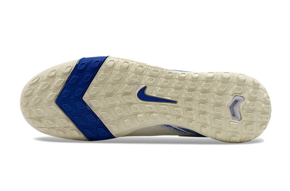 Low Top MD Sole Shredded Spikes Football Shoes