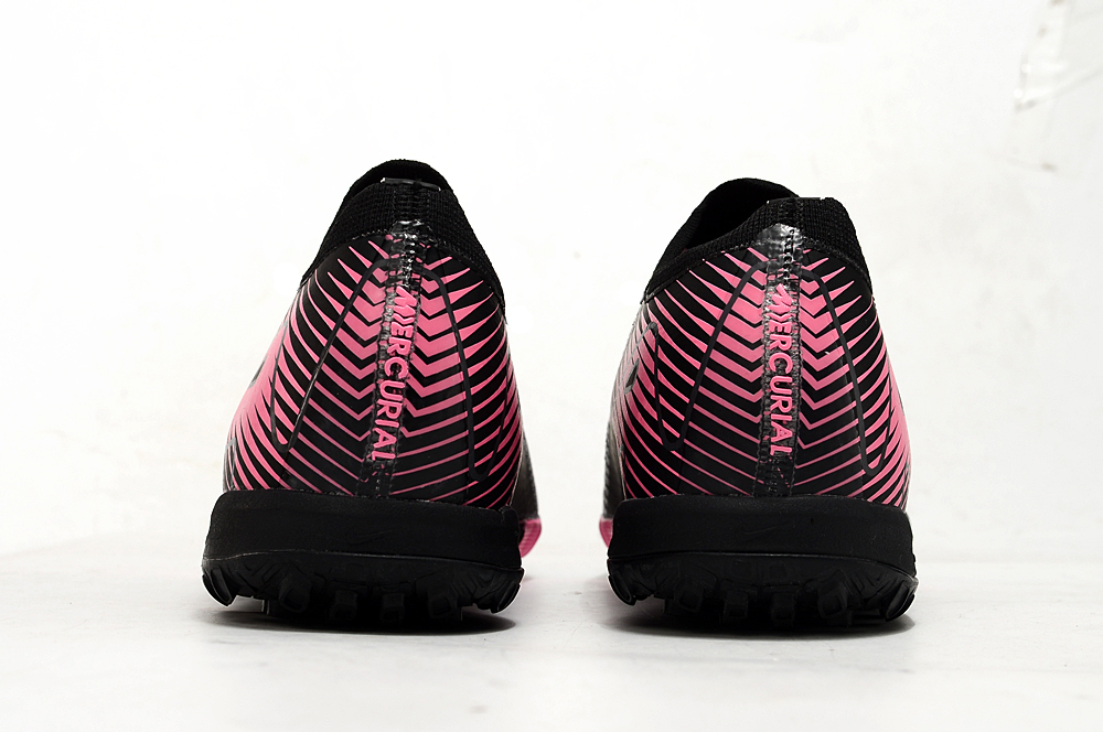 Low Top MD Sole Shredded Spikes Football Shoes