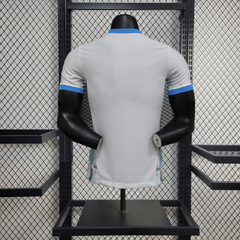 24/25 players at Marseille home