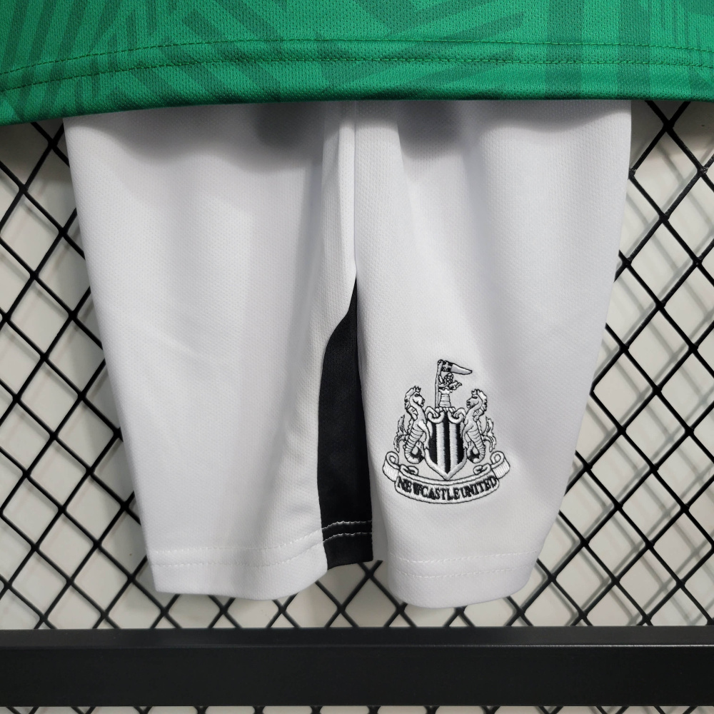 23/24 kids Newcastle United away size 16-28