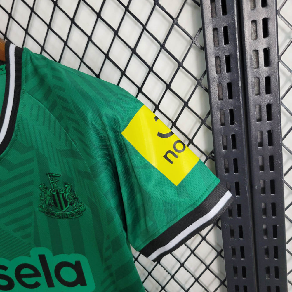 23/24 kids Newcastle United away size 16-28