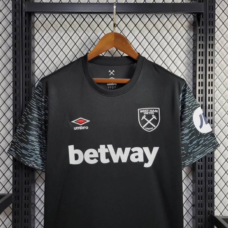 24 /25 West ham united 2 Away