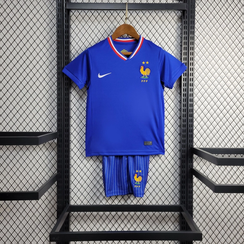 24 25 kids France home