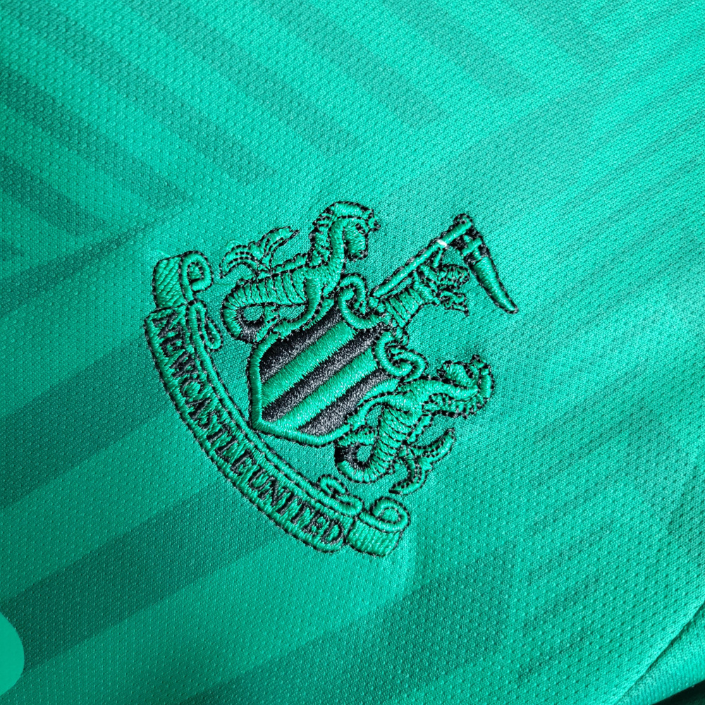 23/24 kids Newcastle United away size 16-28