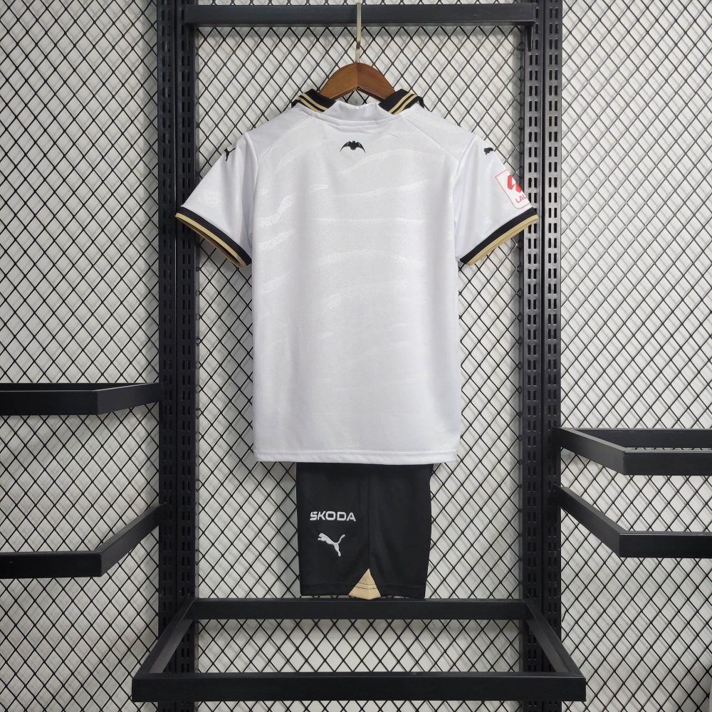 23/24 kids Valencia Home Size 16-28