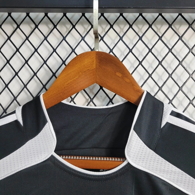 Retro 06/07 Real Madrid Two Guest Size S-XXL