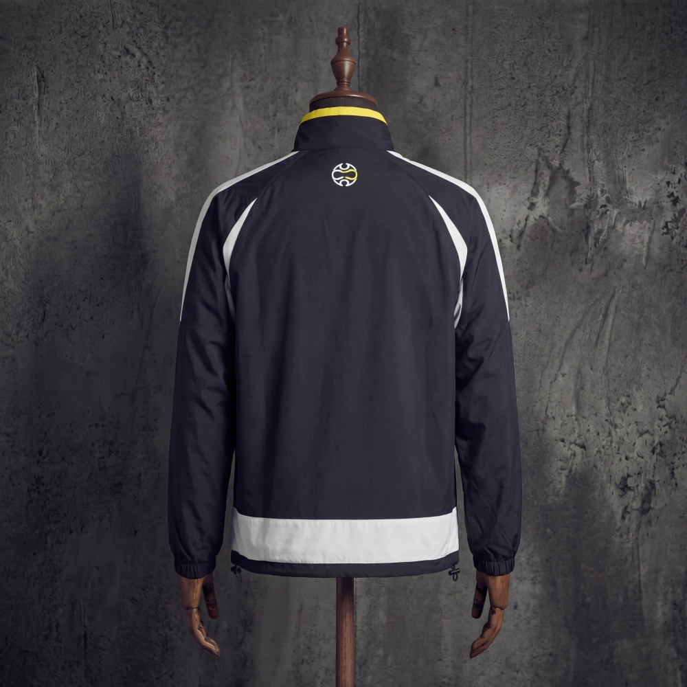 Retro Windbreaker – Real Madrid 200607 Jersey Style (Sizes S–XXL)