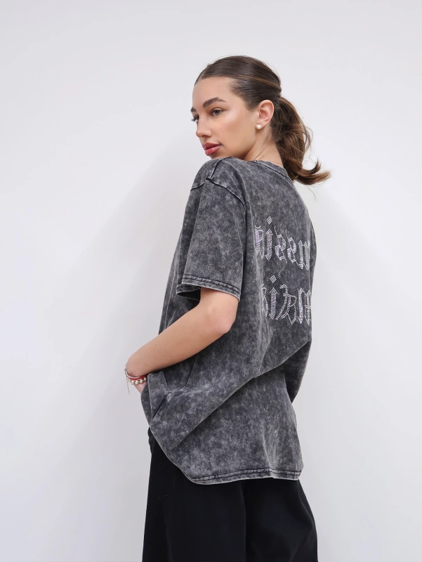 T-shirt casual estiva oversize a spalla cadente con stampa a lettere.