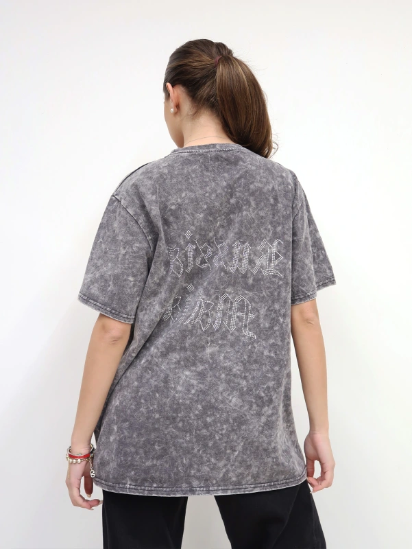 T-shirt casual estiva oversize a spalla cadente con stampa a lettere.