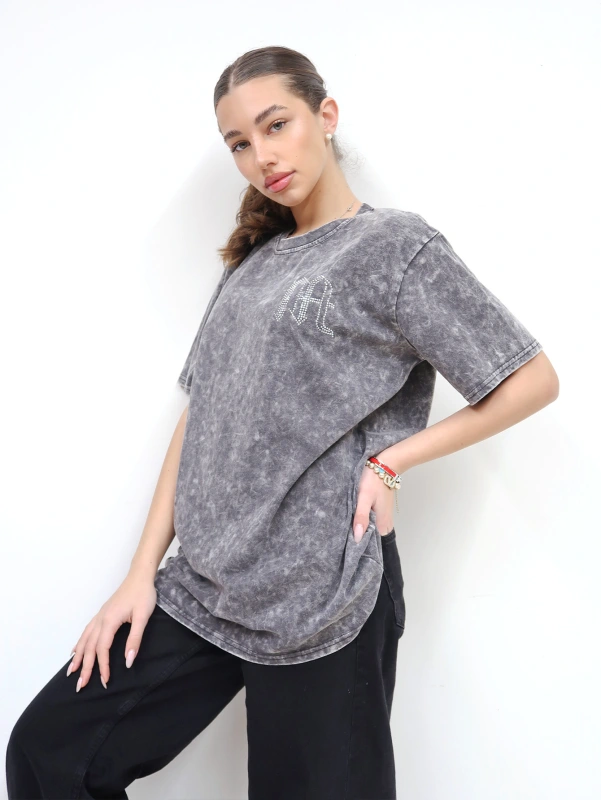 T-shirt casual estiva oversize a spalla cadente con stampa a lettere.