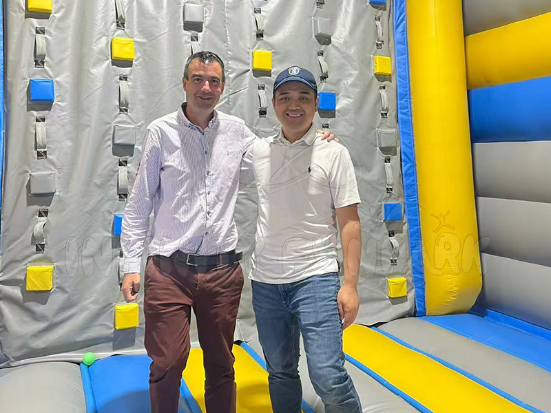 Infinity Funpark与SaltaPark老板合影