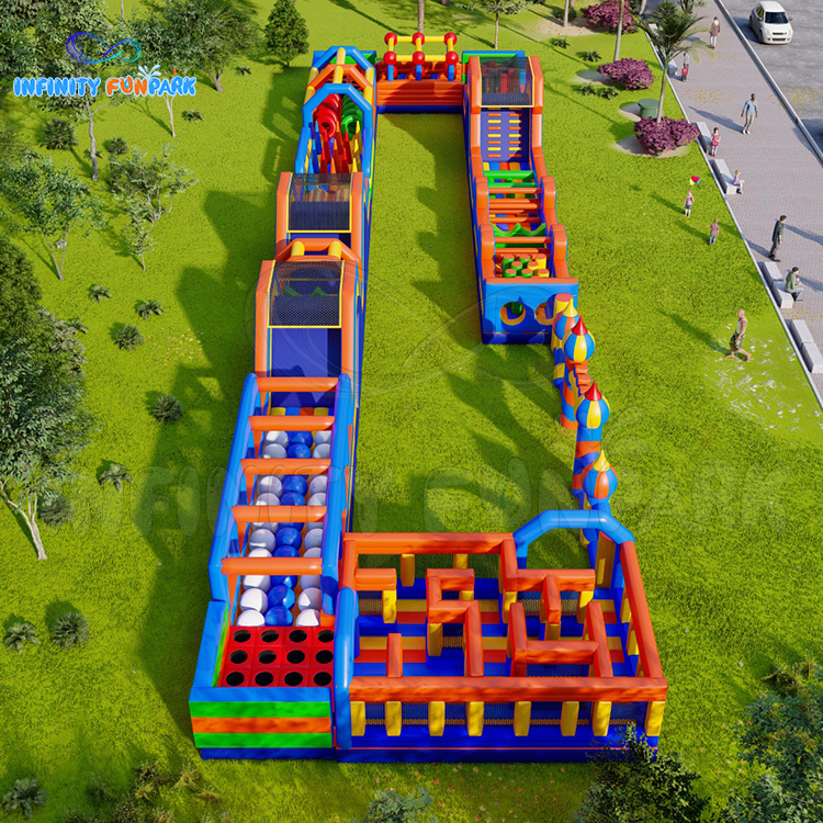 Pista de obst&aacute;culos inflable Epic Castle con laberinto y piscina de bolas