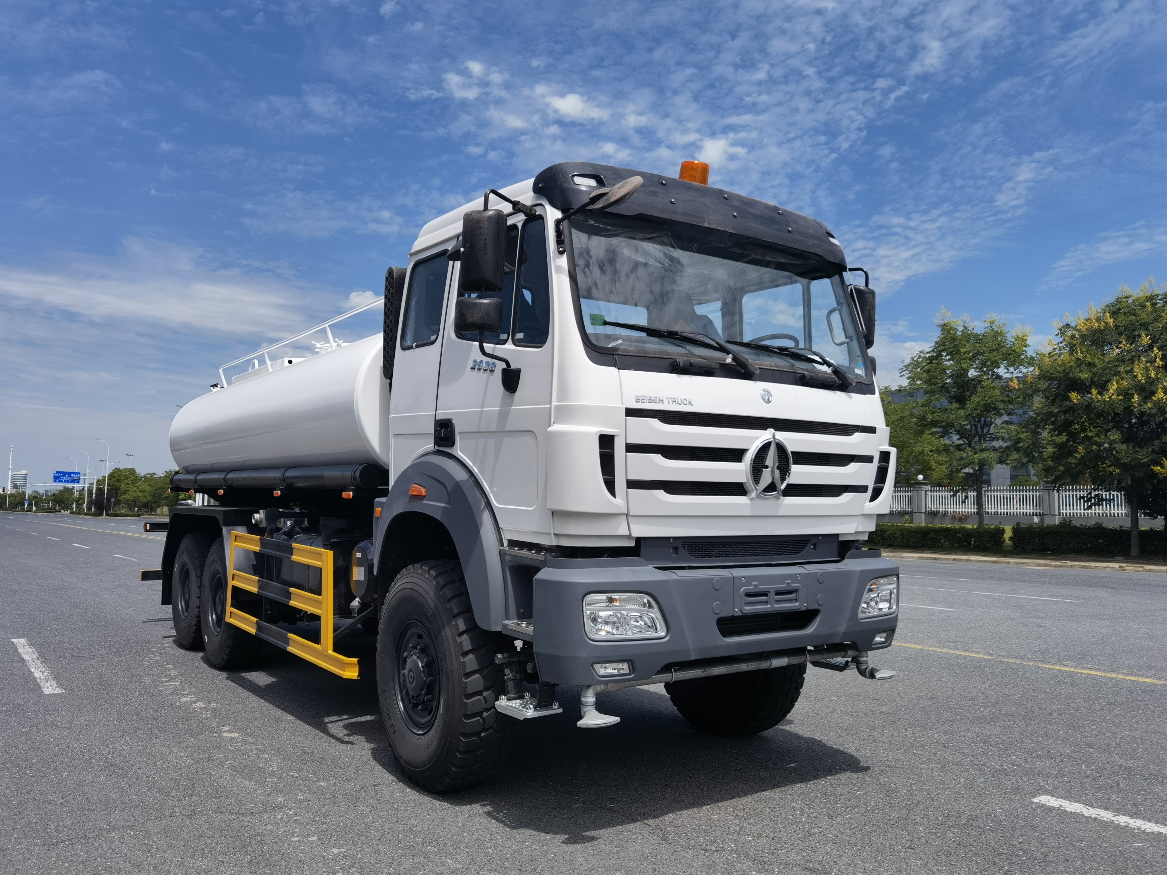 BEIBEN 6*6 WATER TANK TRUCK 15000L