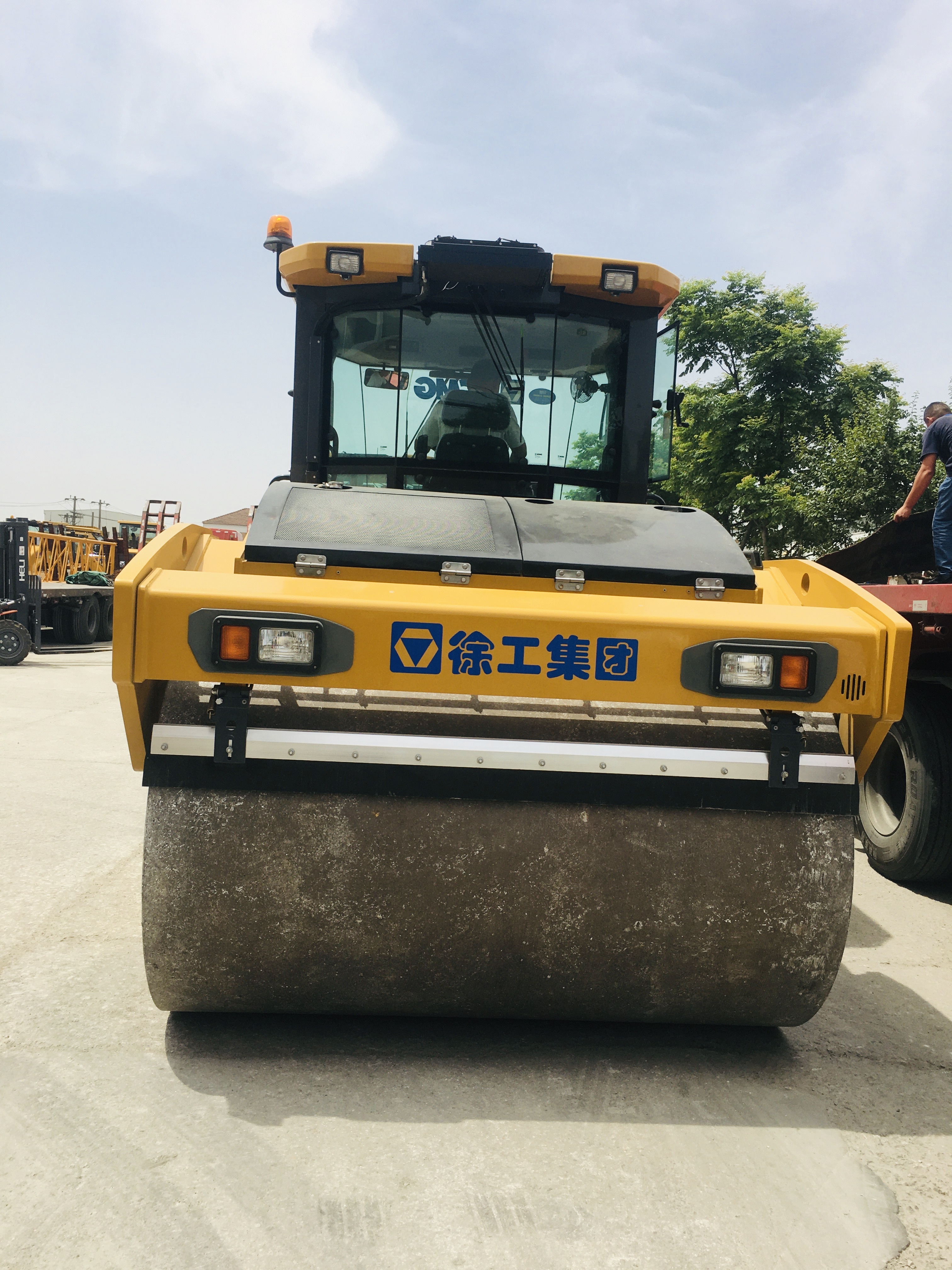 DOUBLE DRUM ROAD ROLLER XD123