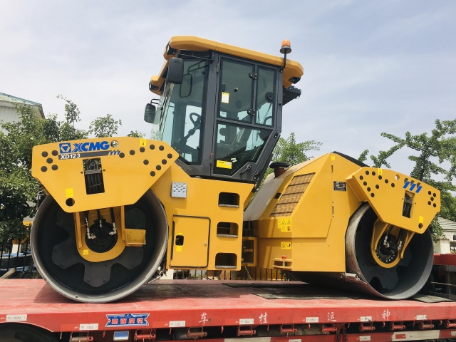 DOUBLE DRUM ROAD ROLLER XD123