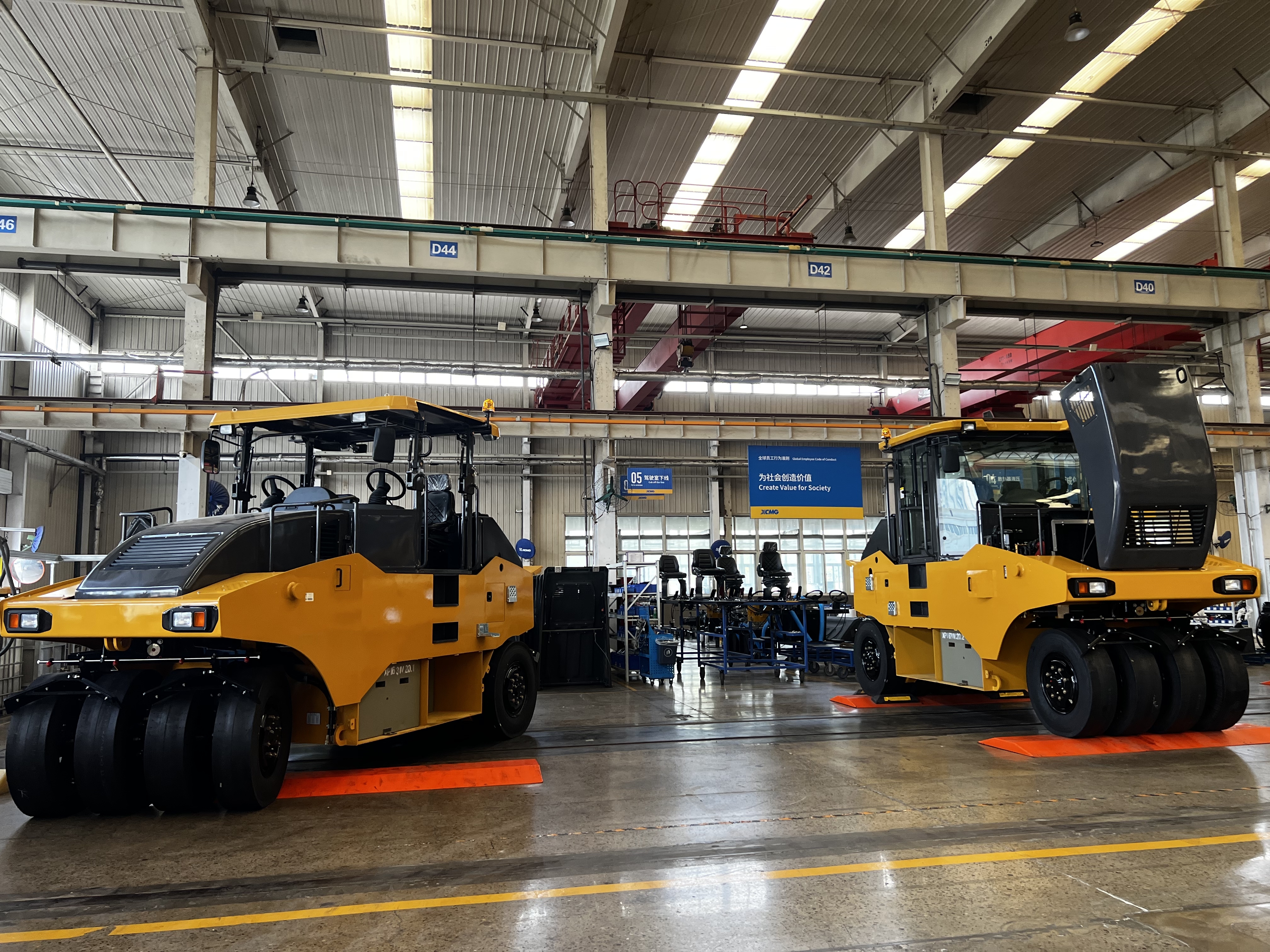 PNEUMATIC ROAD ROLLER XP163
