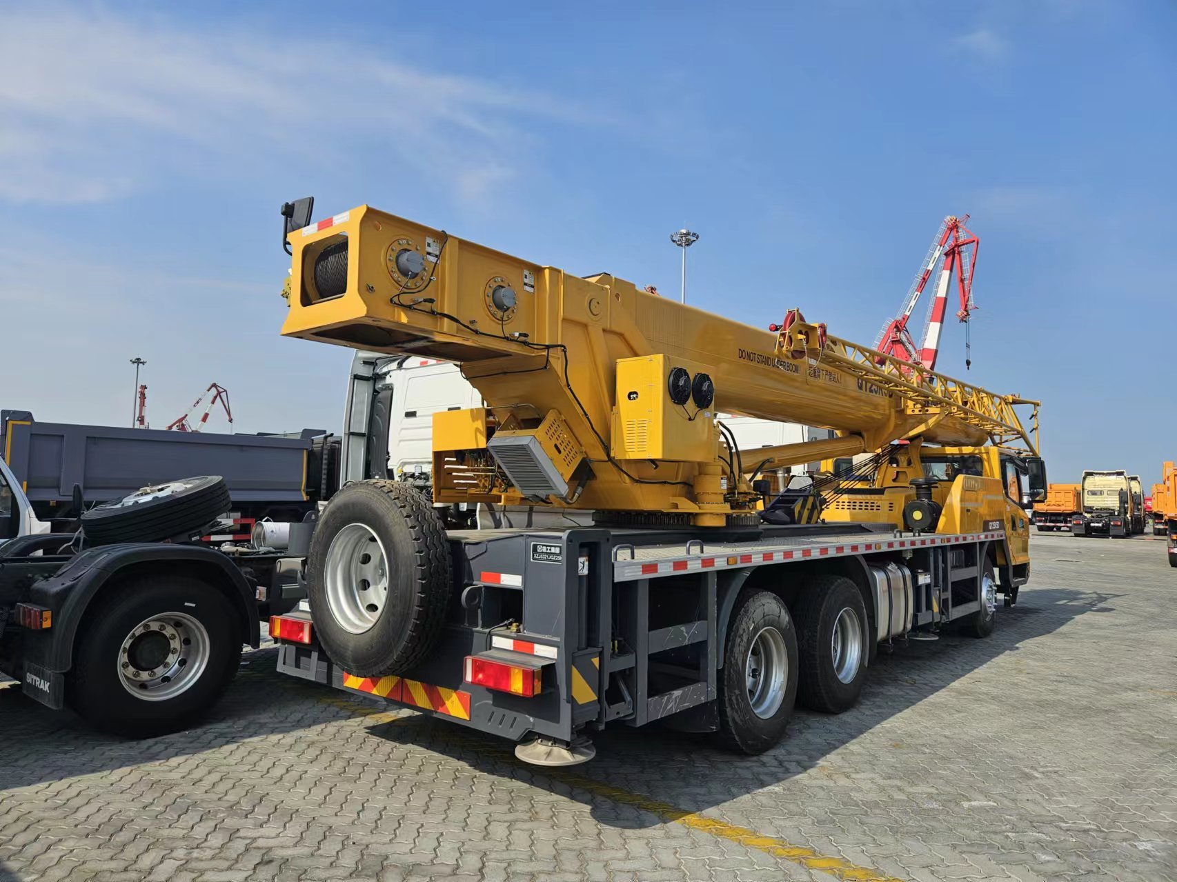 XCMG TRUCK CRANE QY25K5D
