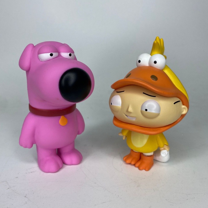 Family Guy Stewie Duck Suit Pink Brian Statue Action Figure Collection Premium Cartoon Model Toy Fans Collectors Decoration