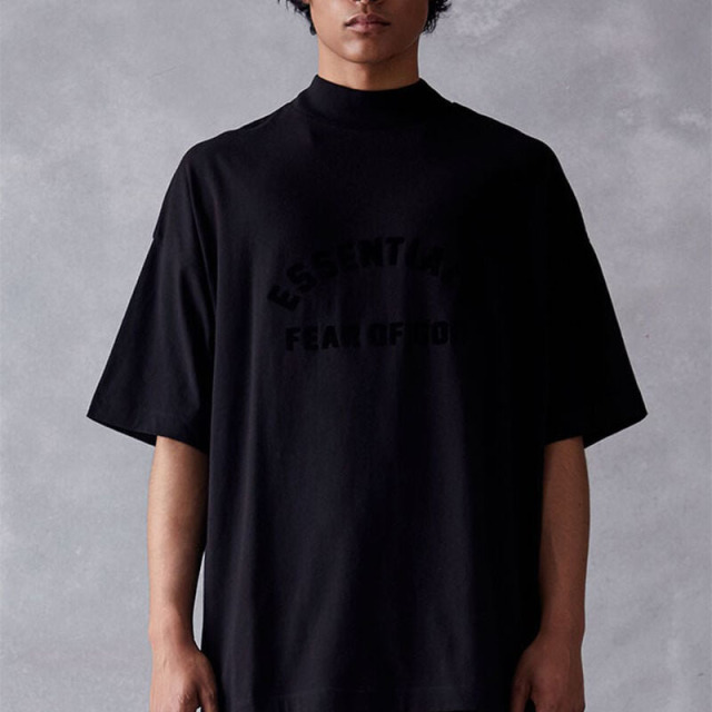 SS23 Black Core Collection Essentials S-Shirt