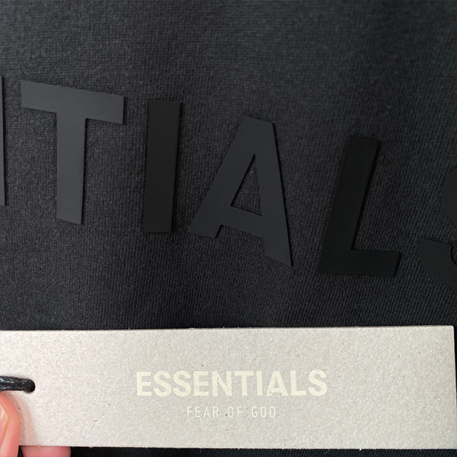 SS20 Essentials L-Shirt