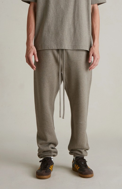 SP25 Essentials Sweatpants (Metallic Logo)