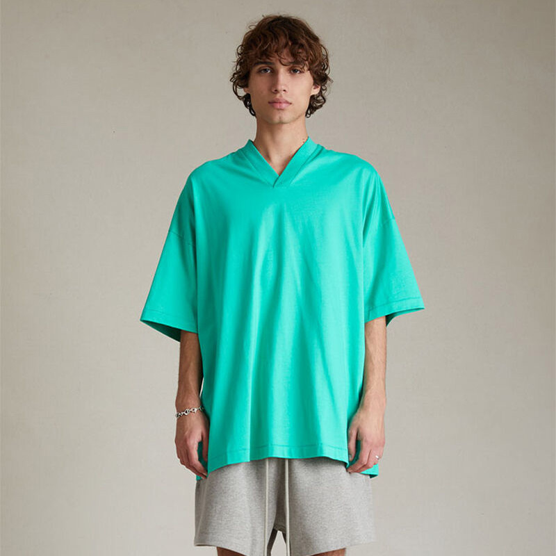 SS24 V-neck Essentials S-Shirt