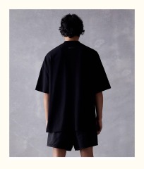 SS23 V-neck S-shirt Black Core Collection Essentials S-Shirt