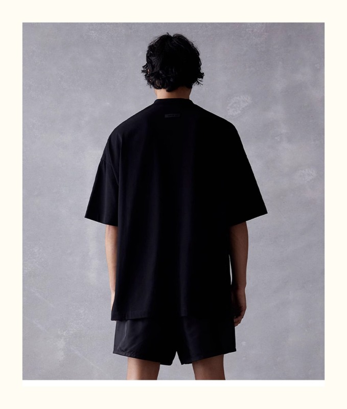 SS23 V-neck S-shirt Black Core Collection Essentials S-Shirt