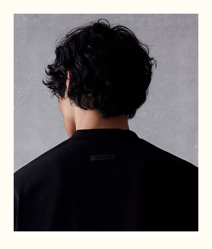 SS23 V-neck S-shirt Black Core Collection Essentials S-Shirt