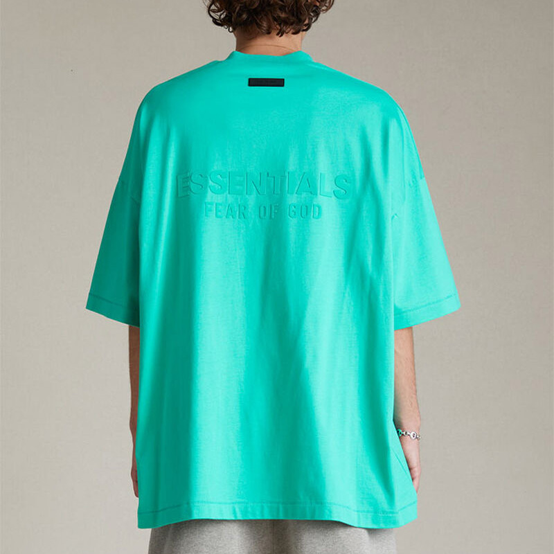 SS24 V-neck Essentials S-Shirt