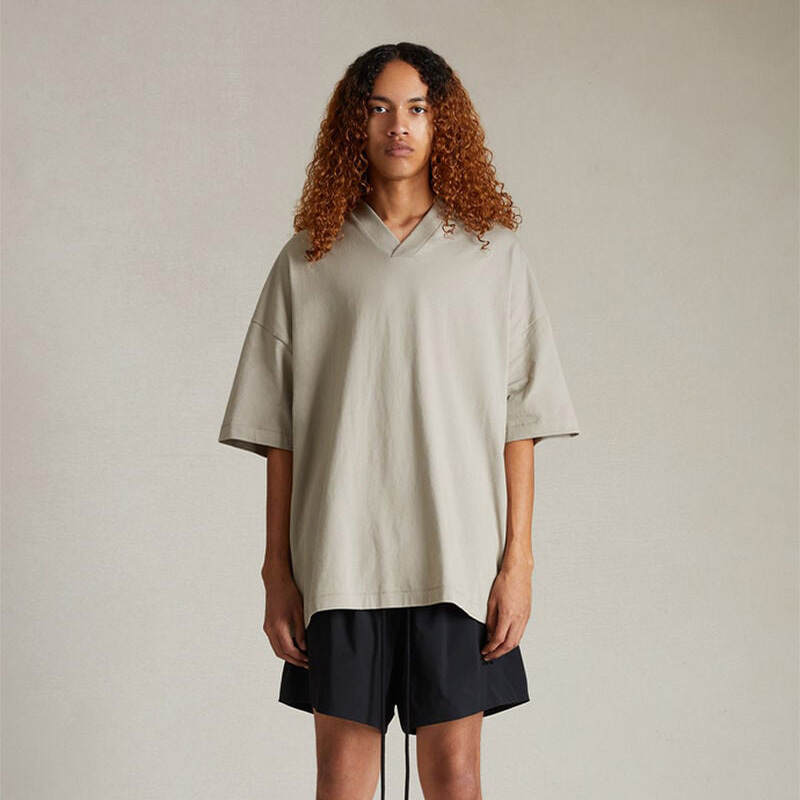 SS24 V-neck Essentials S-Shirt
