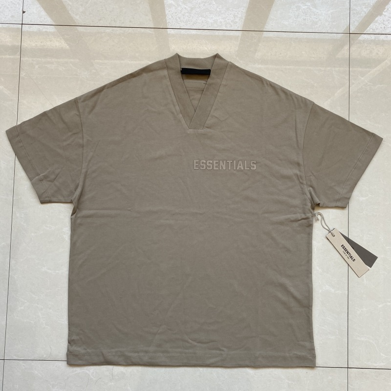 SS23 V-neck S-shirt Black Core Collection Essentials S-Shirt