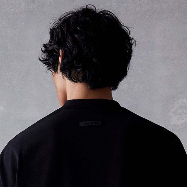 SS23 V-neck S-shirt Black Core Collection Essentials S-Shirt