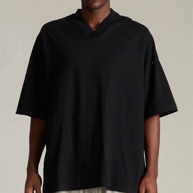 SS24 V-neck Essentials S-Shirt